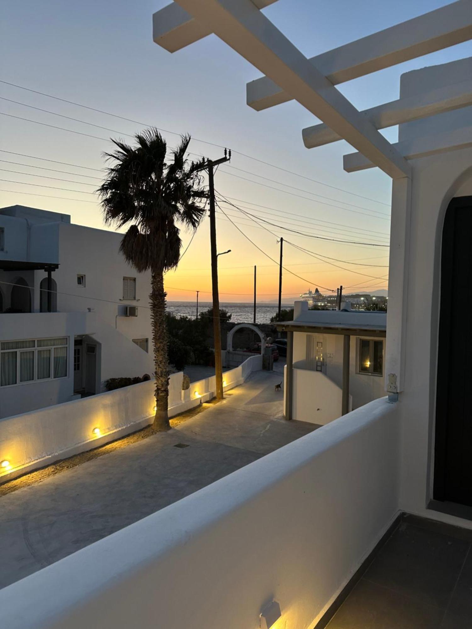 The Coast Suites Тоурлос Экстерьер фото
