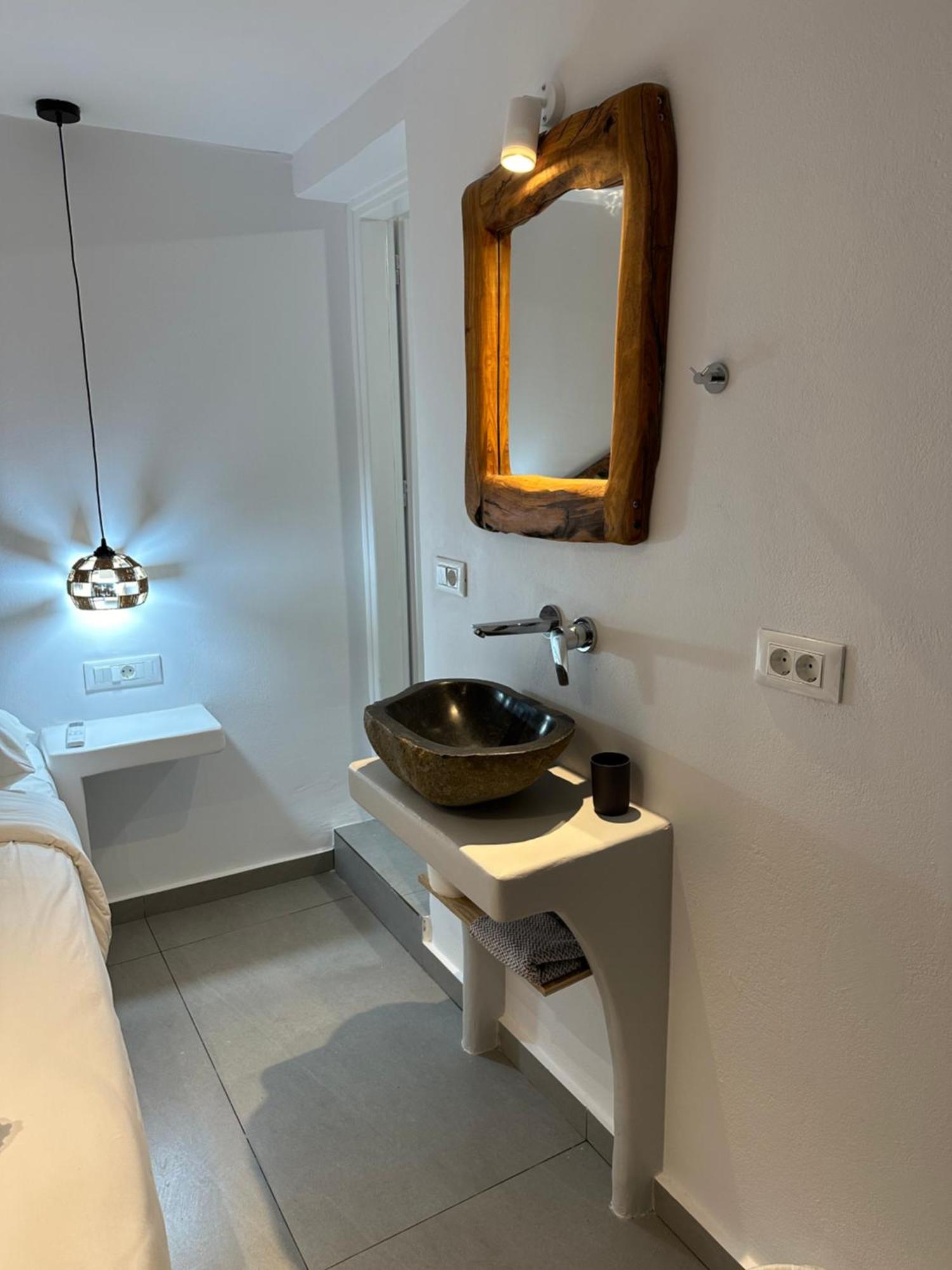 The Coast Suites Тоурлос Экстерьер фото